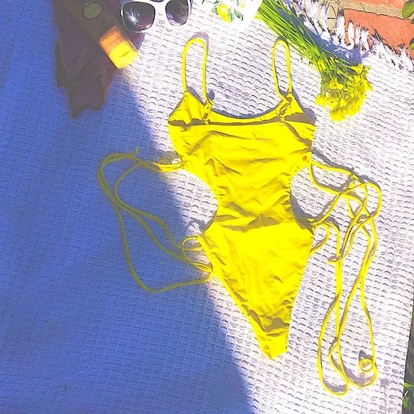 Lovers + Friends TIED UP ONE PIECE IN YELLOW sz xs - Picture 6 of 9